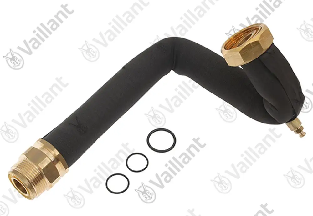 Vaillant-Rohr mit gebogenem Design aus Metall und schwarzem Gummimantel, ausgestattet mit Gewindeanschlüssen. Drei O-Ringe sind ebenfalls abgebildet.